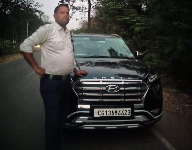 छत्तीसगढ़: युवती को कार में जबरन बैठाने वाला युवक गिरफ्तार, यातायात आरक्षक की सूझबूझ से बची जान