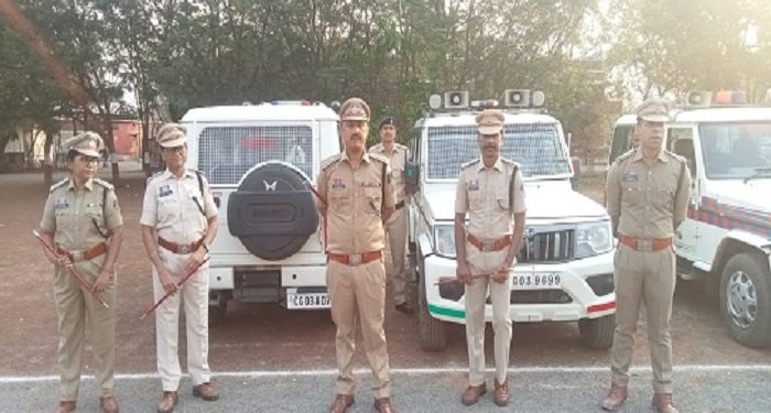 जांजगीर-चांपा पुलिस का बड़ा कदम: 10 वाहनों में लगी लोहे की जाली, पथराव और भीड़ से बढ़ी सुरक्षा