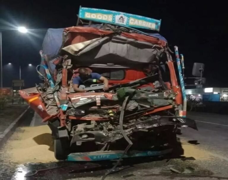 NH-130 पर दर्दनाक हादसा: खड़े हाइवा से टकराया तेज रफ्तार ट्रक, चालक की मौके पर मौत