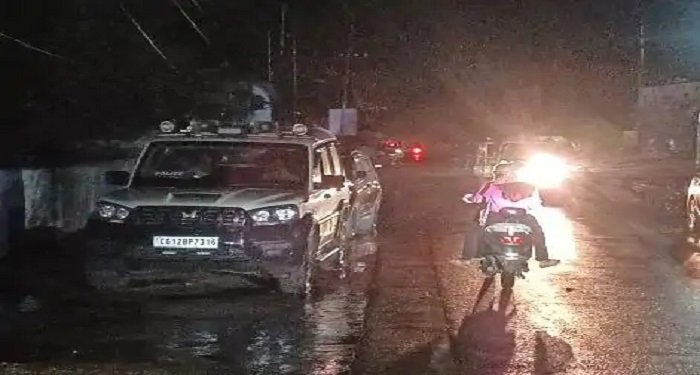 कार्यक्रम में पहुंचे मंत्री का काफिला बना निशाना, बच्चों ने किया पथराव, मौके पर मची अफरा-तफरी