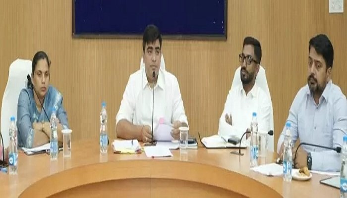 कलेक्टर ने दिए निर्देश: 5 से 17 साल के सभी विद्यार्थियों का बायोमेट्रिक आधार अपडेट अनिवार्य