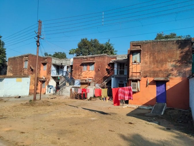 कोरबा में बड़ा हादसा टला: एसईसीएल कुसमुंडा विकास नगर कॉलोनी में मकान का छज्जा गिरा, बाल-बाल बचा परिवार