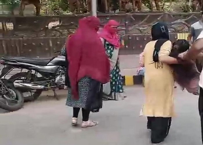 कोरबा : तेज रफ्तार कार ने स्कूटी और बाइक सवार को टक्कर मारी, दो घायल