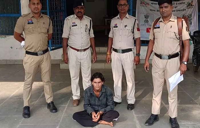 रायगढ़ में सनकी युवक का तांडव, पड़ोसी के घर घुसकर तलवार से वाहनों में की तोड़फोड़