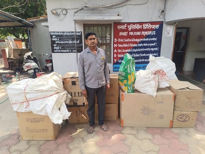 कोरबा में अवैध पटाखों पर बड़ी कार्रवाई, 50 हजार का माल जब्त, आरोपी गिरफ्तार