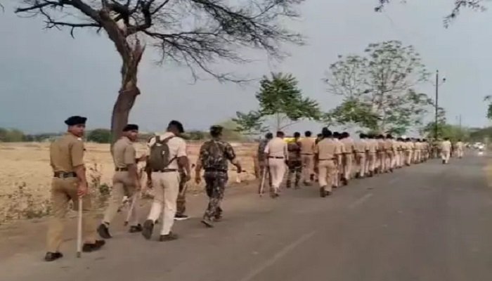 रायगढ़ में पुलिस का फ्लैग मार्च, काशीराम चौक समेत संवेदनशील इलाकों में बढ़ाई गई सुरक्षा