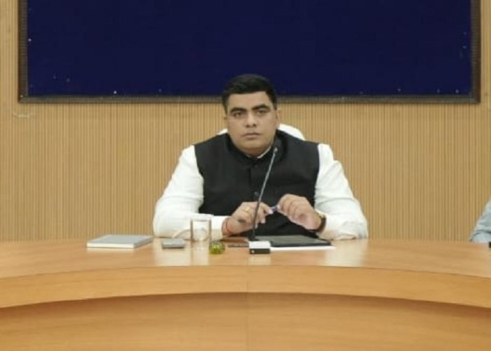 कोरबा में खाद वितरण पर कलेक्टर का सख्त रुख, जमाखोरी पर कसेगा शिकंजा