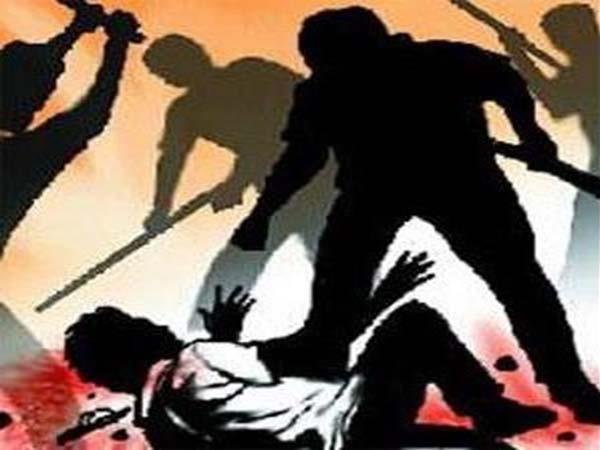बिलासपुर में लव ट्रायंगल और आपसी रंजिश के चलते दो युवकों पर सरेराह हमला, अस्पताल के पास मारपीट