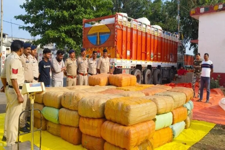 छत्तीसगढ़-यूपी बॉर्डर पर बड़ी कार्रवाई: 1 ट्रक गांजा जब्त, कीमत 10 करोड़ रुपये आंकी गई