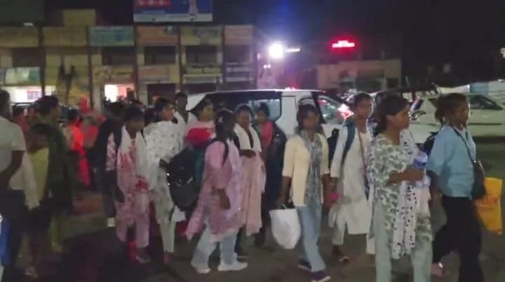 अंबिकापुर में मानव तस्करी का बड़ा खुलासा, बस से 16 युवतियों समेत 20 लोग रेस्क्यू