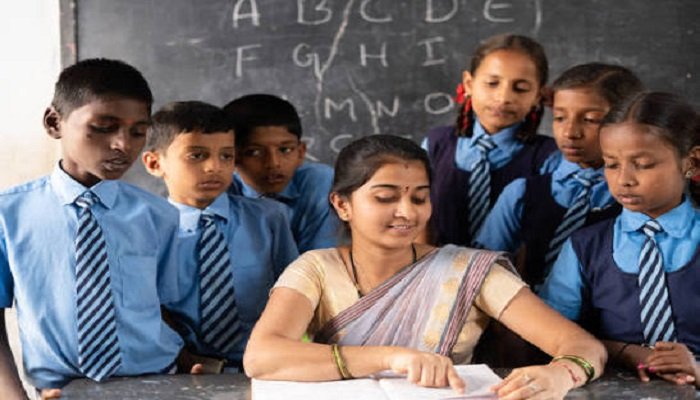 छत्तीसगढ़ के स्कूलों में नया नियम: अब गूंजेगा राष्ट्रगान, राज्यगीत और भोजन मंत्र