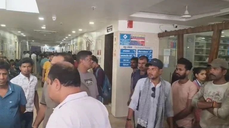 CG Breaking : रायगढ़ स्टील प्लांट में फर्नेस विस्फोट, संयंत्र में अफरा-तफरी का माहौल