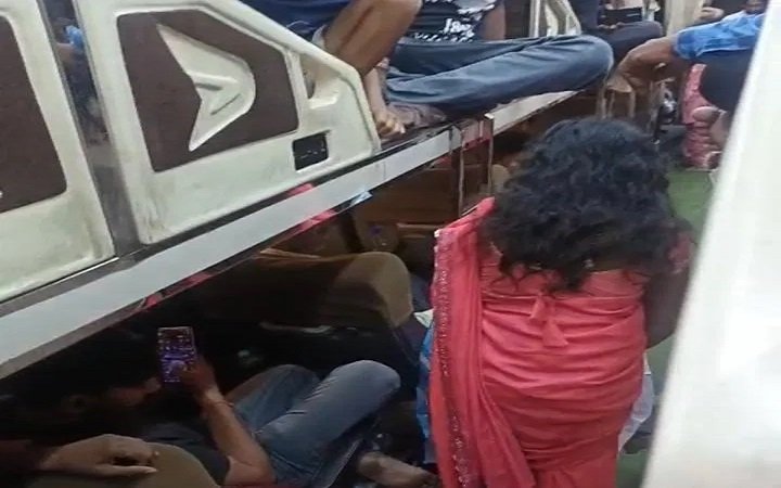 चलती बस में गूंजी किलकारी! कोरबा से पटना जा रही बस में नवविवाहिता ने दिया बच्चे को जन्म, मां-शिशु सुरक्षित