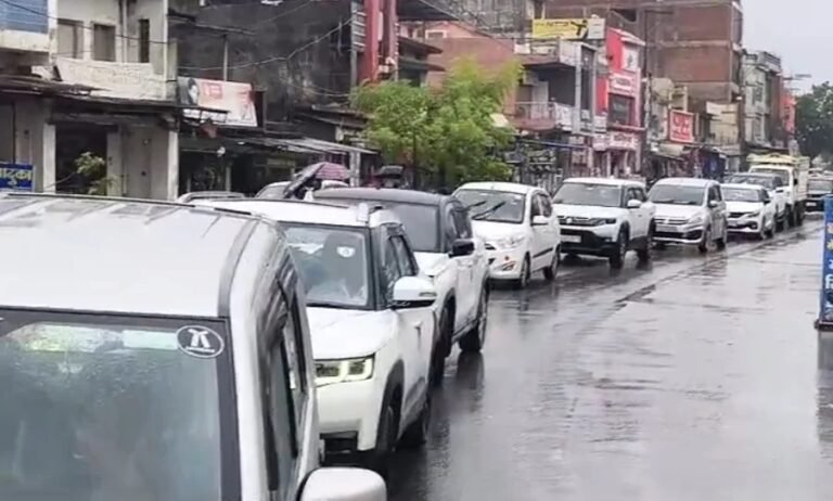 कटघोरा को पूर्ण जिला बनाने की मांग तेज, मूसलाधार बारिश में अधिवक्ताओं की कार रैली और प्रदर्शन