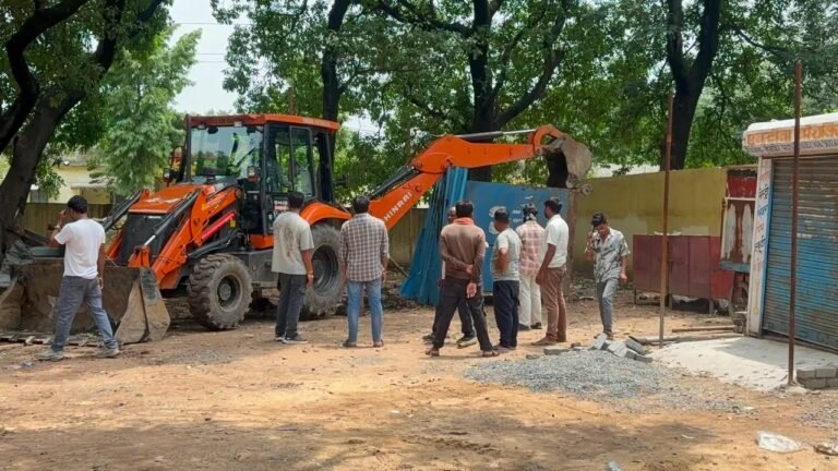 कोरबा में नगर निगम की बड़ी कार्रवाई, अवैध ठेले-गुमटी हटाकर आनंद बाजार में दिए व्यवस्थित दुकानें