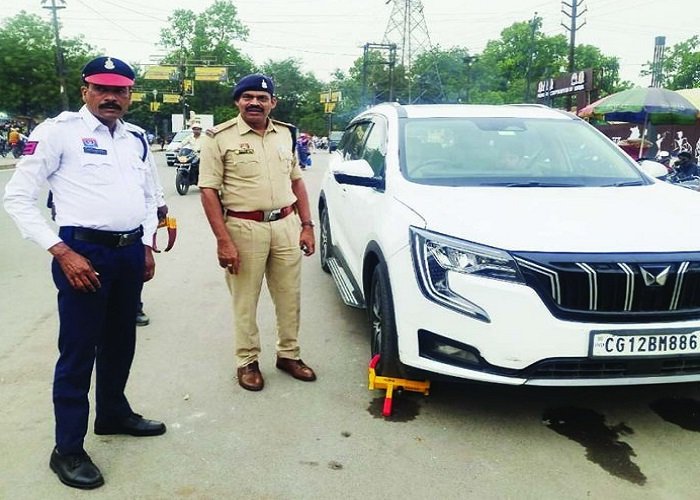 कोरबा में नहीं सुधर रही ट्रैफिक व्यवस्था, नो-पार्किंग और सिग्नल जंप करने वालों पर रोज हो रही कार्रवाई