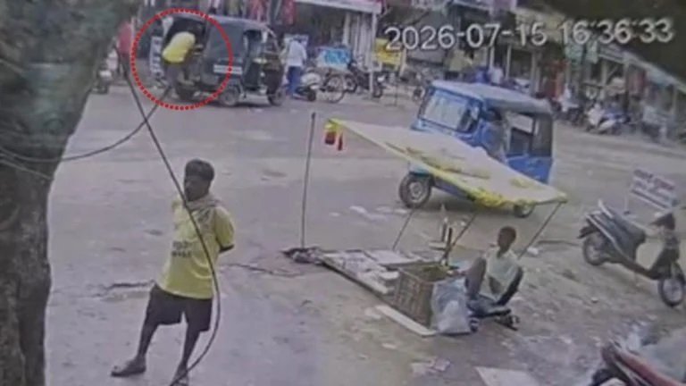 ऑटो में छूटा बैग, लाखों के सोने के जेवरात गायब; CCTV फुटेज से चालक तक पहुंची पुलिस