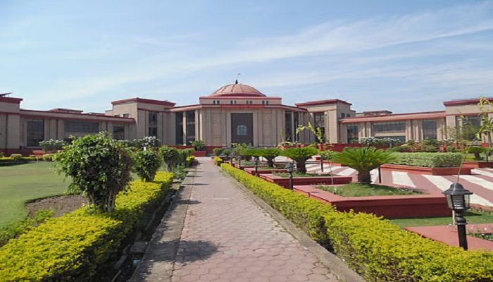 सरकारी कर्मचारियों के लिए बड़ी राहत: ट्रांसफर के बाद रिलीविंग नहीं रोक सकते विभाग, हाईकोर्ट का अहम फैसला