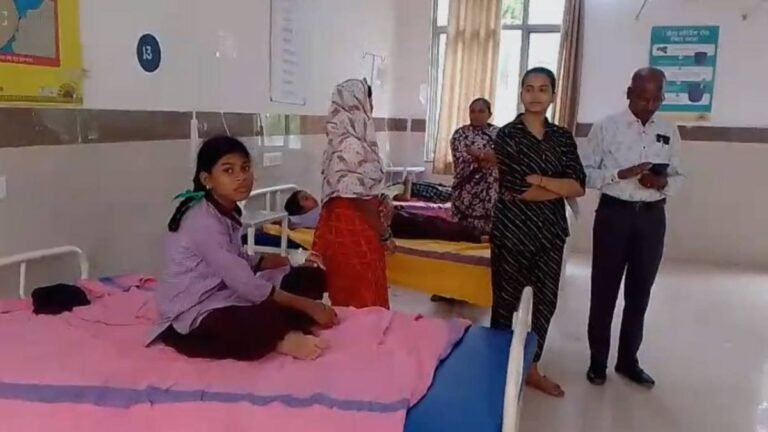 कन्या छात्रावास में मची अफरा-तफरी: अचानक 10-15 छात्राओं की बिगड़ी तबीयत, 4 अस्पताल में भर्ती