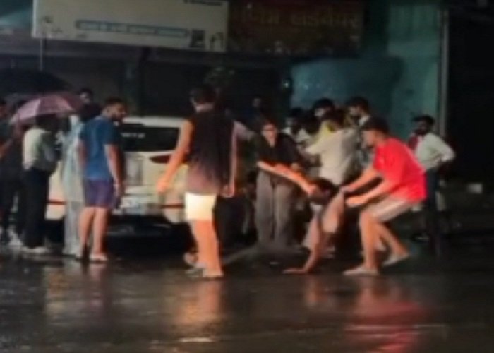 बिलासपुर में सड़क हादसे के बाद मारपीट, कार सवारों की पिटाई का वीडियो वायरल; पुलिस जांच में जुटी