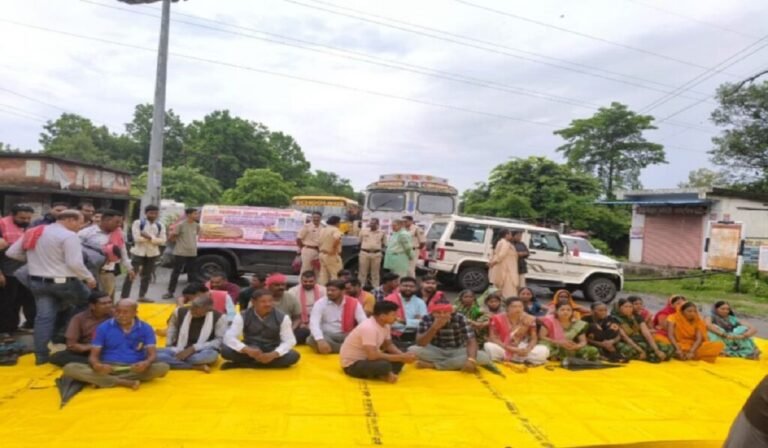 कोरबा: जर्जर सड़क और क्षतिग्रस्त पुल से नाराज ग्रामीणों का फूटा गुस्सा, चक्काजाम से 4 घंटे थमा यातायात