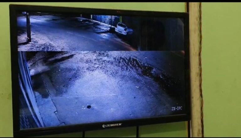 कोरबा: बरपाली में मोबाइल दुकान का ताला तोड़कर चोरी, CCTV में कैद हुए 3 संदिग्ध