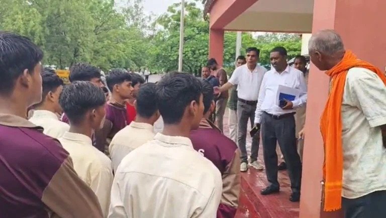 आदिवासी छात्र की संदिग्ध मौत पर बड़ी कार्रवाई, NESTS ने एकलव्य स्कूल के प्राचार्य को किया सस्पेंड