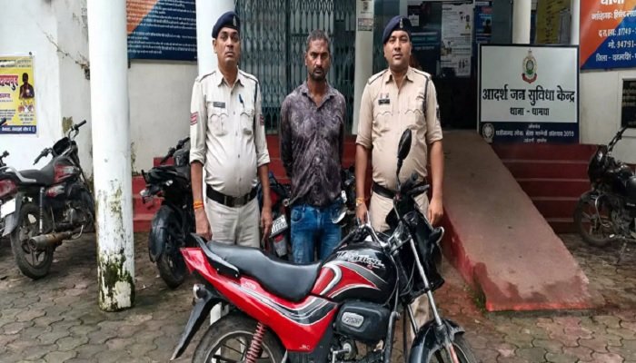 जांजगीर-चांपा में बाइक चोरी का खुलासा: रामबांधा तालाब के पास से चुराई मोटरसाइकिल बरामद, आरोपी गिरफ्तार