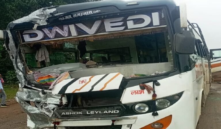 रायगढ़ में यात्री बस और ट्रक की जोरदार टक्कर, एक दर्जन से ज्यादा घायल; 7 की हालत गंभीर