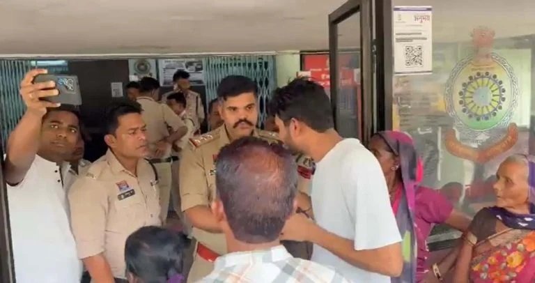 रायगढ़ में अविश्वास प्रस्ताव पर बवाल, ग्रामीणों ने घेरा थाना; उप सरपंच की रिहाई की मांग